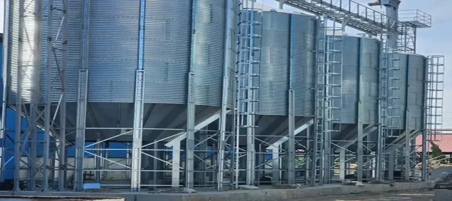عملیات تعویض قیف زیر مخازن سیلوهای 150 مترمکعبی در پروژه کارخانه خوراک ملارد شیر انجام شد