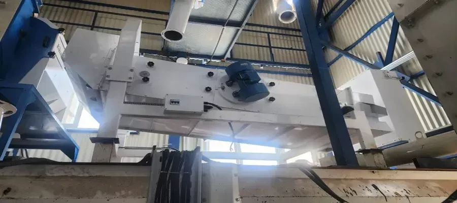 عملیات جابجایی و نصب دستگاه بوجار لرزشی در پروژه کارخانه تمام اتوماتیک شرکت ملاردشیر