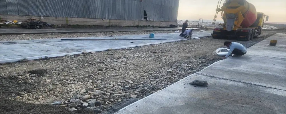عملیات فوم‌ گذاری برای بتن‌ ریزی محوطه پروژه کارخانه خوراک تمام‌ اتوماتیک شرکت ملاردشیر