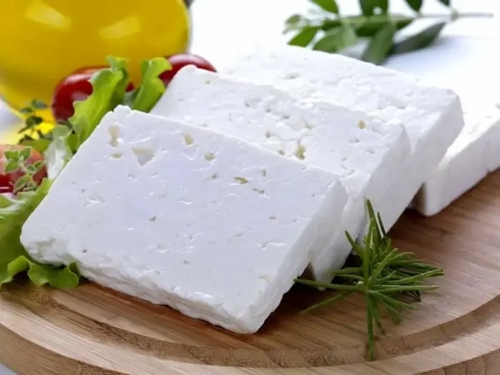 مقایسه پنیر پاستوریزه و محلی؛ کدام یک بهتر است؟