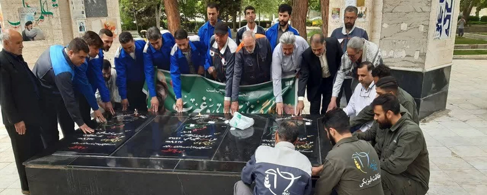 حضور کارکنان شرکت ملاردشیر در نماز جمعه و تجدید میثاق با آرمان‌ های شهدا و انقلاب اسلامی به مناسبت روز کارگر 