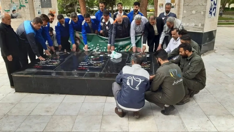 حضور کارکنان شرکت ملاردشیر در نماز جمعه و تجدید میثاق با آرمان‌ های شهدا و انقلاب اسلامی به مناسبت روز کارگر 