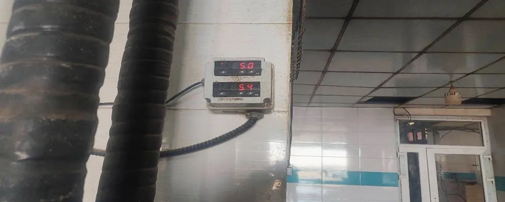عملیات سرویس و شارژ گاز چیلر واحد شیردوشی در شرکت ملاردشیر  