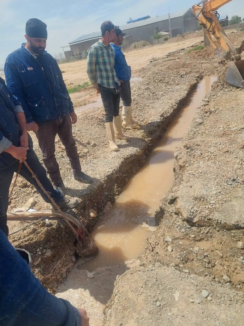 عملیات بهسازی لوله آب اصلی شرکت ملاردشیر