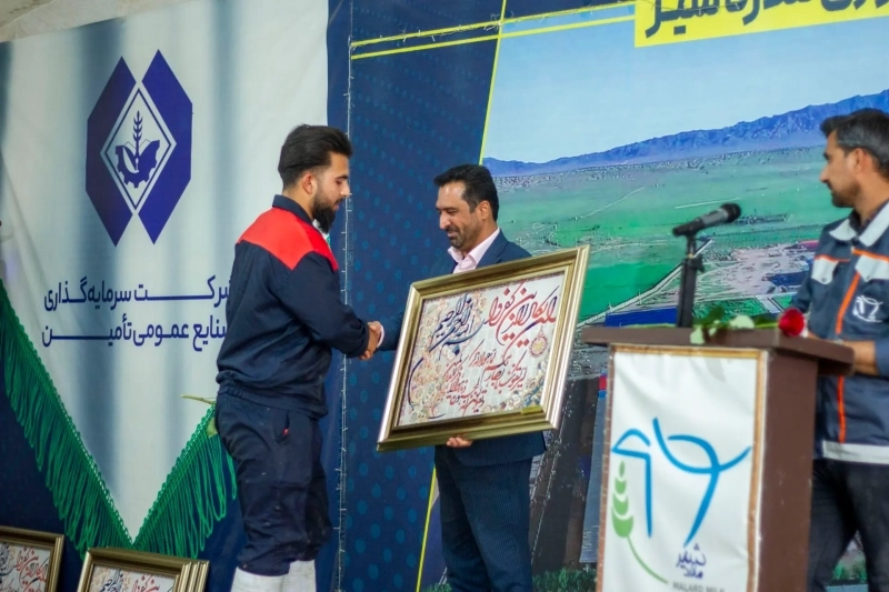 تجلیل از کارگران نمونه شرکت ملاردشیر در مراسم بزرگداشت روز کارگر  