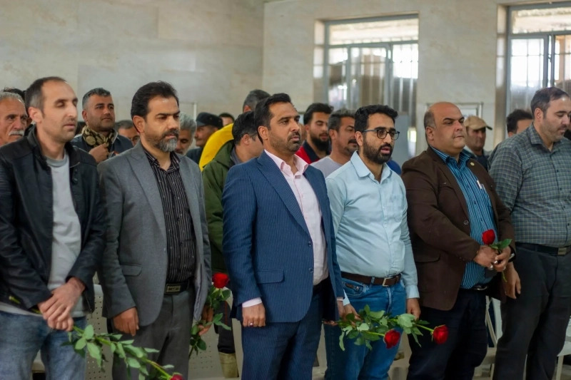 تجلیل از کارگران نمونه شرکت ملاردشیر در مراسم بزرگداشت روز کارگر  