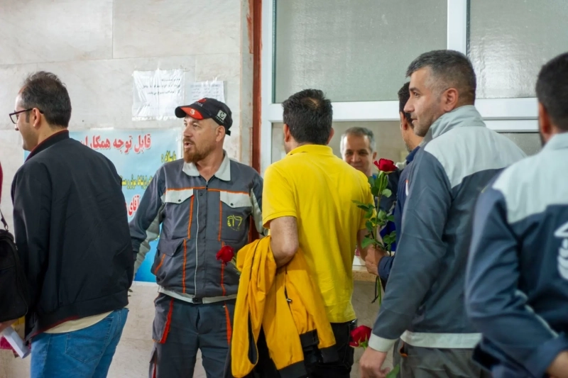 تجلیل از کارگران نمونه شرکت ملاردشیر در مراسم بزرگداشت روز کارگر  