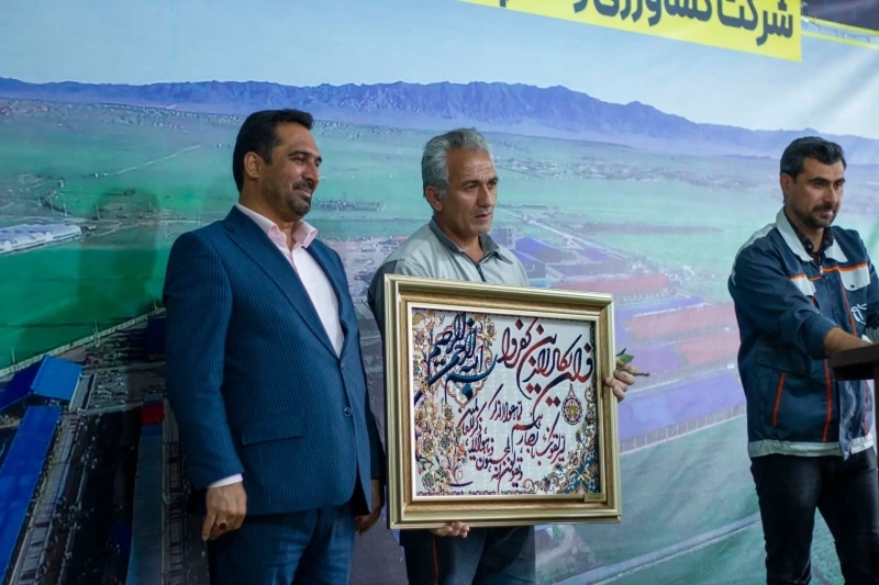 تجلیل از کارگران نمونه شرکت ملاردشیر در مراسم بزرگداشت روز کارگر  
