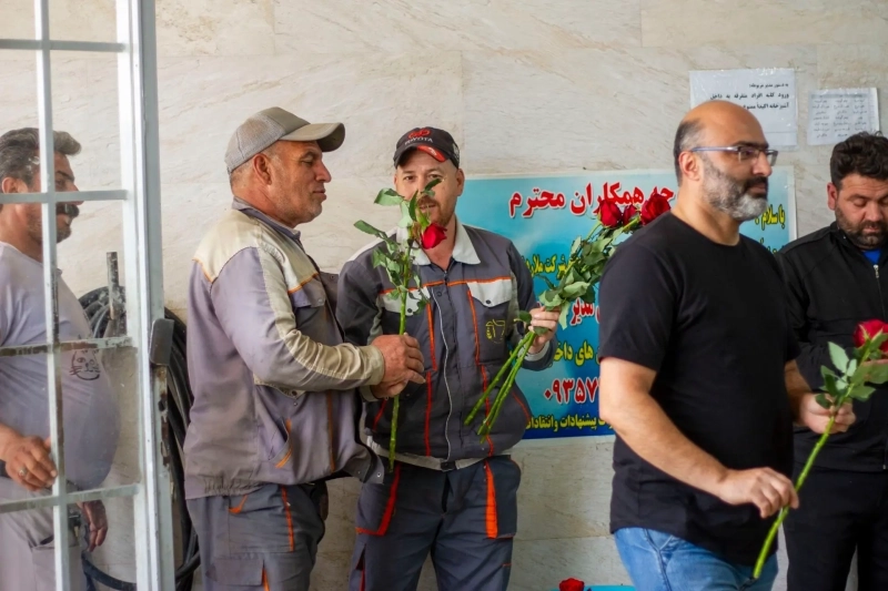 تجلیل از کارگران نمونه شرکت ملاردشیر در مراسم بزرگداشت روز کارگر  