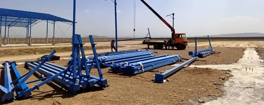 عملیات آرماتوربندی فونداسیون سالن 18 جدید در پروژه دامپروری 6000 رأسی ملایر  
