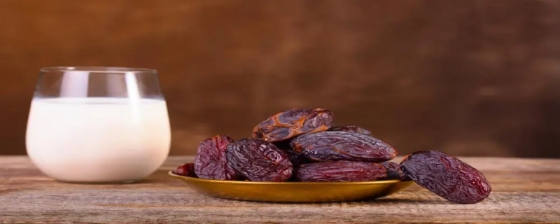 خواص شیر و خرما برای کم‌ خونی