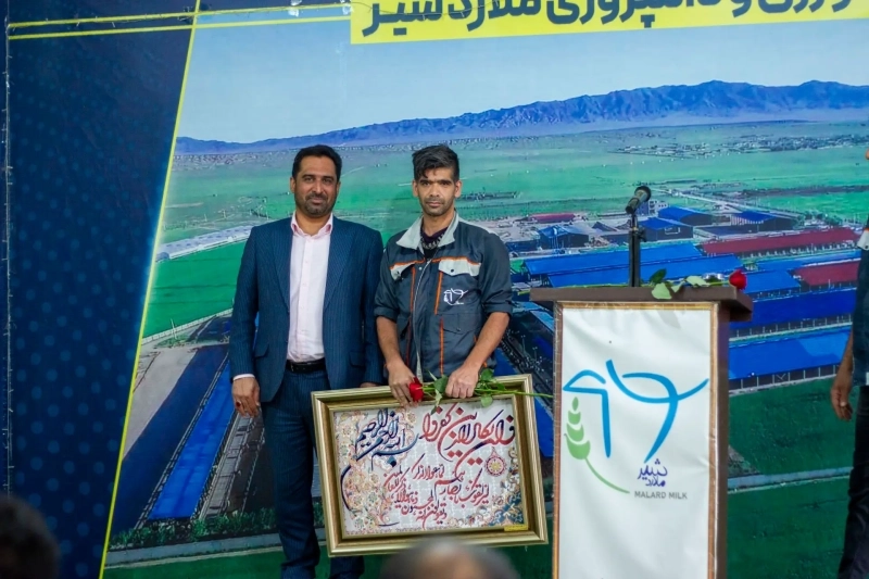 تجلیل از کارگران نمونه شرکت ملاردشیر در مراسم بزرگداشت روز کارگر  