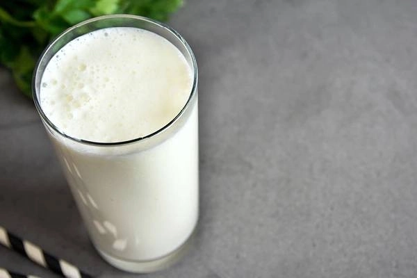 فواید دوغ ترش؛ نوشیدنی سنتی با خواص فراتر از انتظار