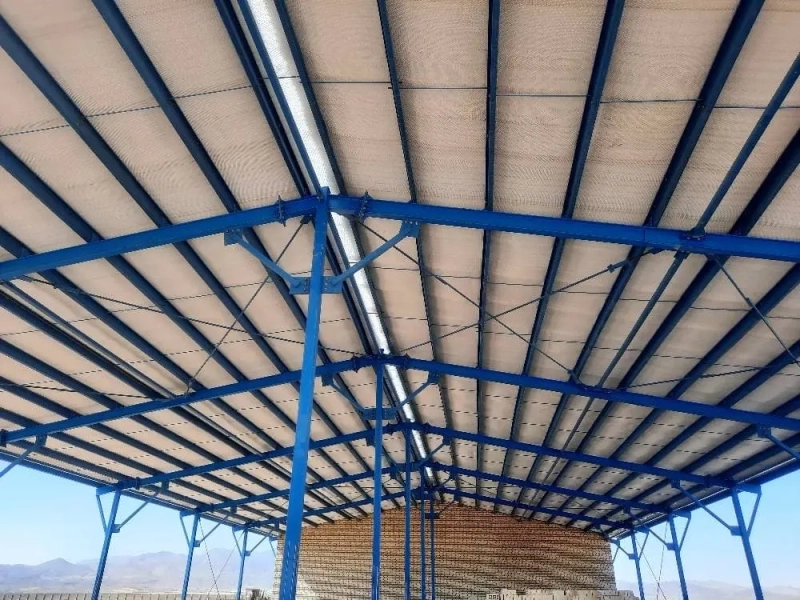اتمام عملیات پوشش سالن آغوزخانه در پروژه 6000 راسی ملایر  
