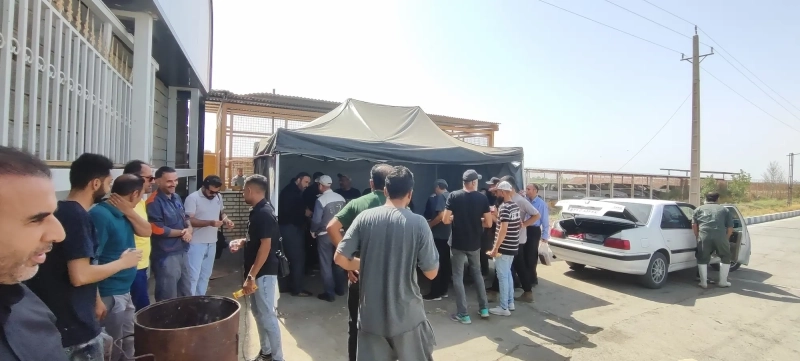برپایی ایستگاه صلواتی داوطلبانه کارکنان واحد تولید شرکت ملاردشیر در پنجمین روز محرم