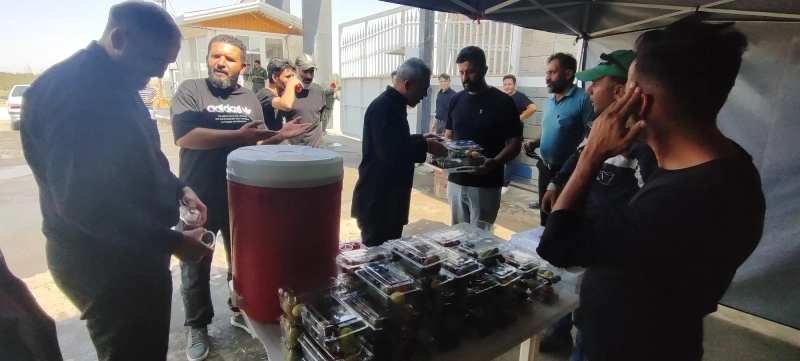 برپایی ایستگاه صلواتی توسط کارکنان واحد پشتیبانی شرکت ملاردشیر در پنجمین روز از ایام محرم