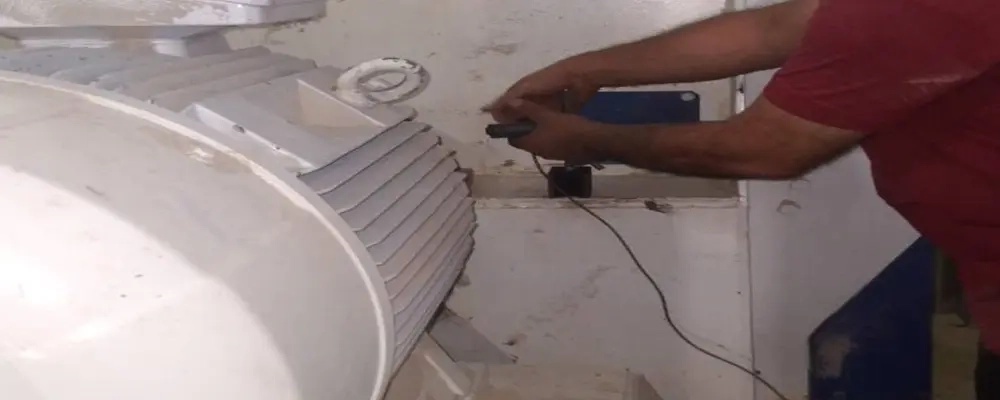 عملیات بالانس مکانیکی آسیاب جو در کارخانه خوراک تمام‌ اتوماتیک شرکت ملاردشیر