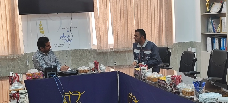 جلسه هفتگی ملاقات عمومی کارکنان با مدیرعامل شرکت ملاردشیر در راستای تقویت ارتباطات سازمانی و رسیدگی به مطالبات پرسنل