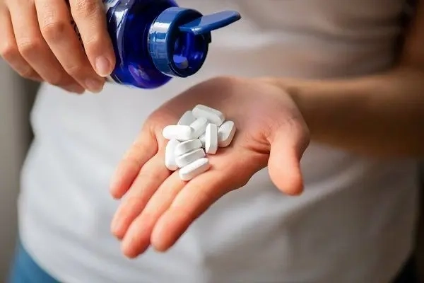 لبنیات بهتر است یا مکمل کلسیم؟ واقعیت‌ هایی که باید قبل از انتخاب بدانید!