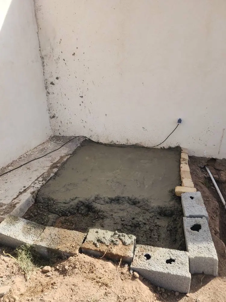 عملیات نصب مخزن و پمپ آب جهت آبیاری محوطه سالن جلسات روباز شرکت ملاردشیر