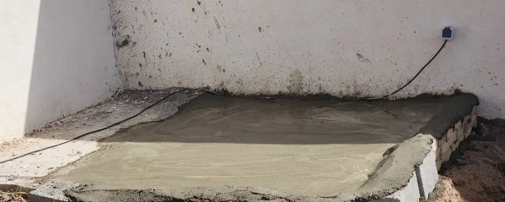 عملیات نصب مخزن و پمپ آب جهت آبیاری محوطه سالن جلسات روباز شرکت ملاردشیر