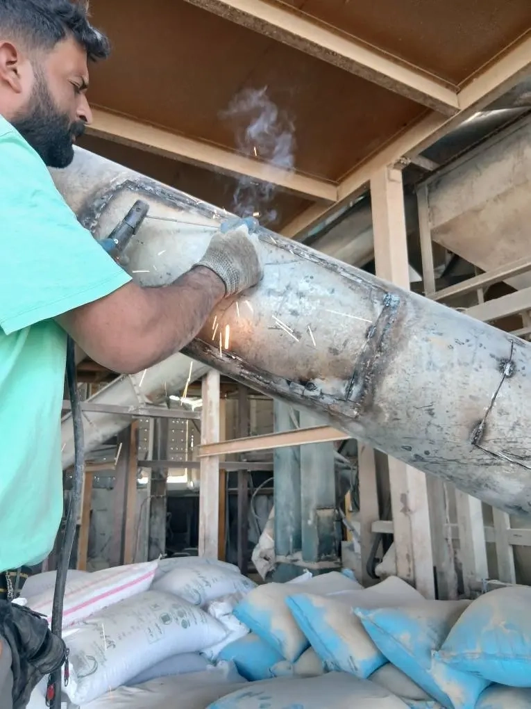 عملیات بررسی و بهسازی آوگر تخلیه در واحد خوراک‌ سازی شرکت ملاردشیر