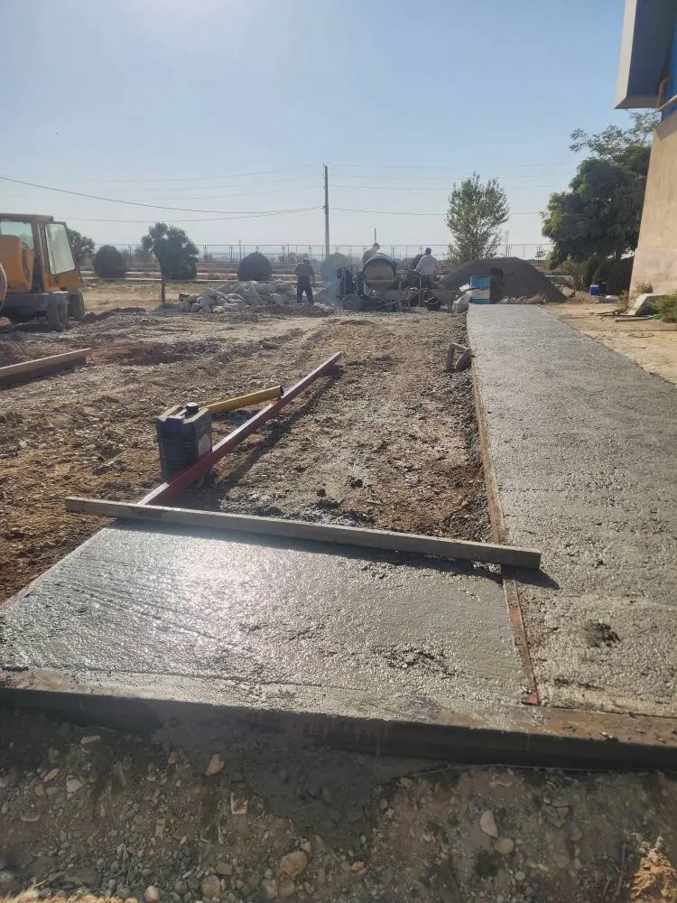 عملیات بتن‌ ریزی محل استقرار آیس بانک شیردوشی 80 واحدی شرکت ملاردشیر