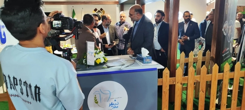 بازدید مشاور مدیر عامل و مدیرکل دفتر مرکزی حراست شستا از غرفه شرکت کشاورزی و دامپروری ملاردشیر در بیست‌ و چهارمین نمایشگاه بین‌ المللی دام و طیور کشور