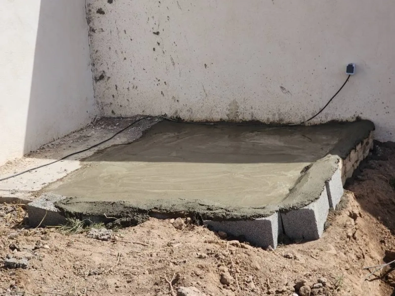 عملیات نصب مخزن و پمپ آب جهت آبیاری محوطه سالن جلسات روباز شرکت ملاردشیر