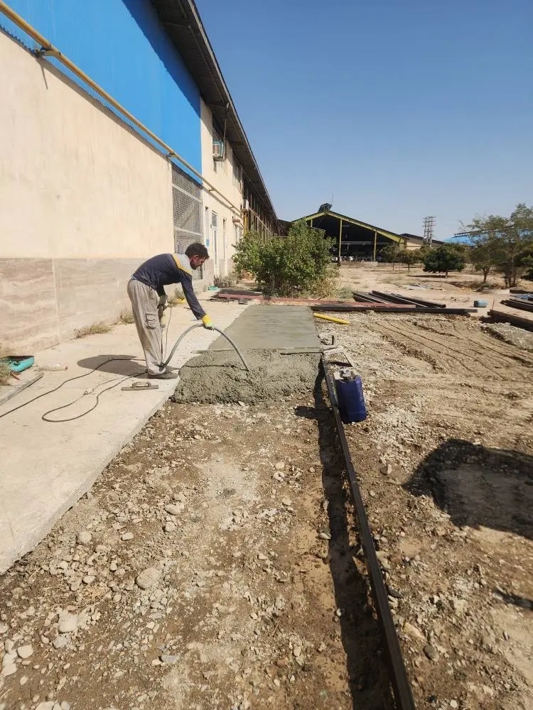 عملیات بتن‌ ریزی محل استقرار آیس بانک شیردوشی 80 واحدی شرکت ملاردشیر