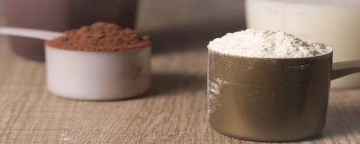 پروتئین کازئین چیست؟ فواید، انواع و نکات مصرف