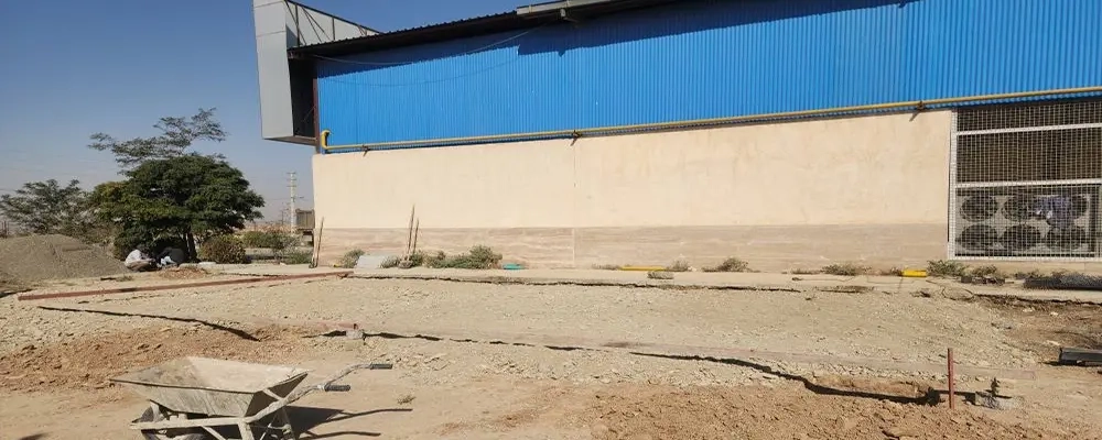 عملیات تسطیح و جانمایی استقرار آیس بانک شیردوشی در شرکت ملاردشیر