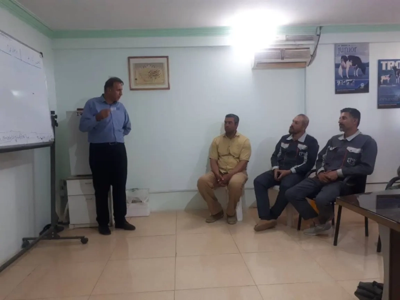 برگزاری کلاس آموزشی «اصول تغذیه دام» در واحد تولید شرکت ملاردشیر