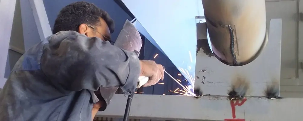 عملیات برشکاری و جوشکاری لوله مخزن شماره 3 پایانی در کارخانه تمام اتوماتیک شرکت ملاردشیر