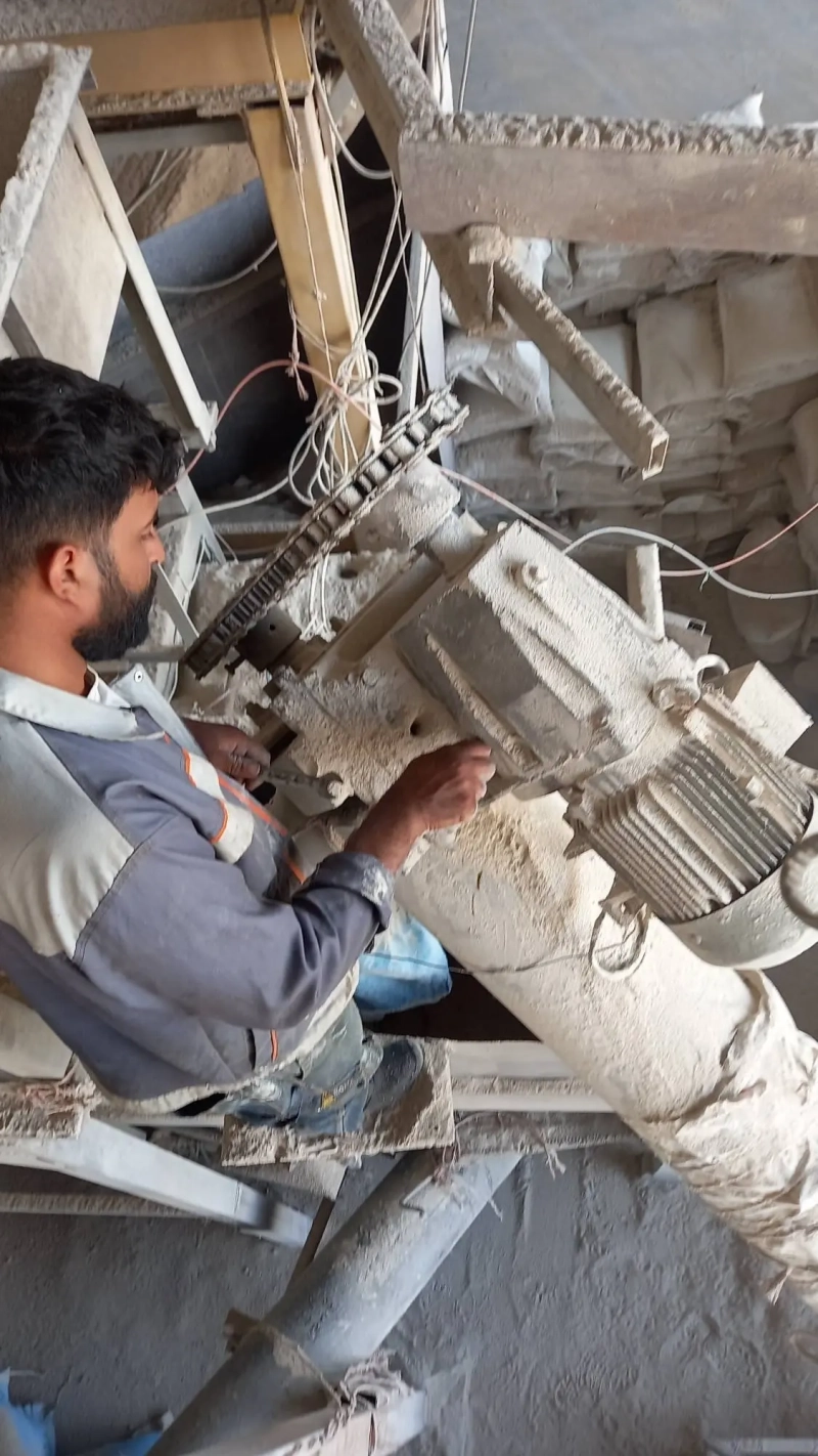 بازدید دوره‌ ای از قطعات حساس کارخانه خوراک تمام‌ اتوماتیک شرکت ملاردشیر