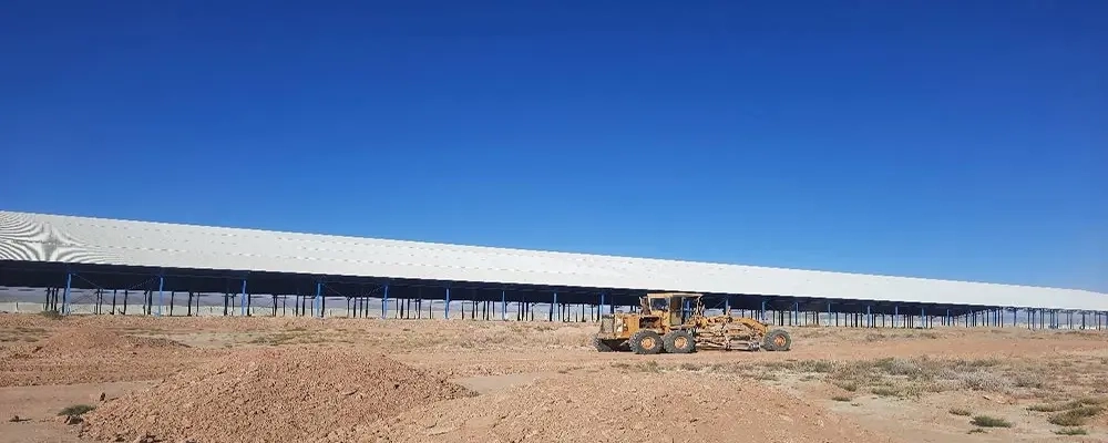 عملیات آماده‌ سازی خاک در محل احداث بیمارستان پروژه 6000 رأسی ملایر