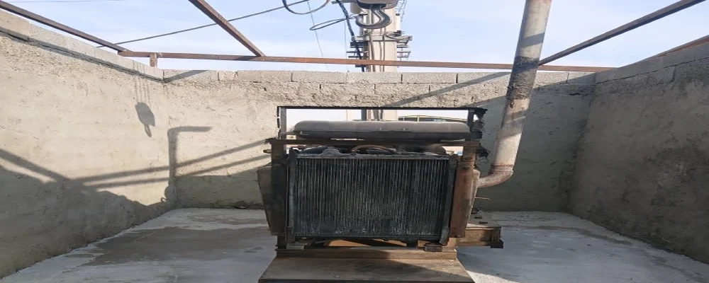 عملیات ساخت اتاق ژنراتور و انتقال تجهیزات به درون این فضا در شرکت ملاردشیر