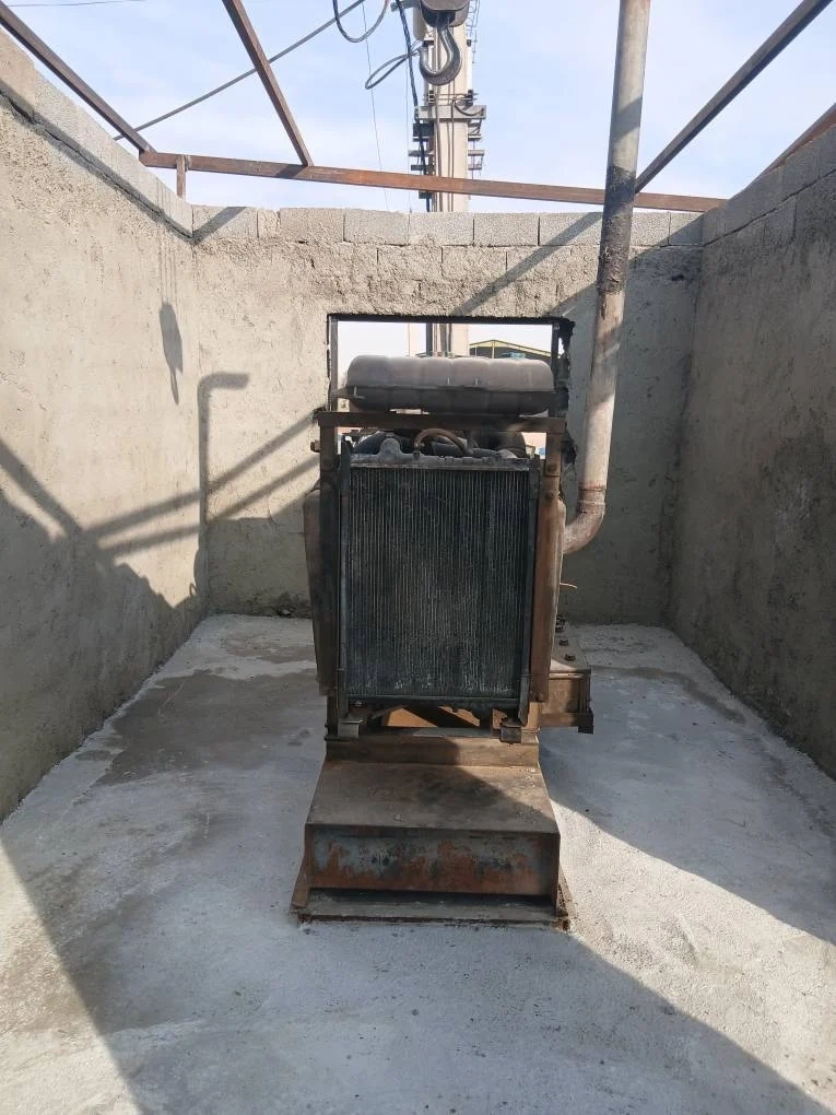 عملیات ساخت اتاق ژنراتور و انتقال تجهیزات به درون این فضا در شرکت ملاردشیر
