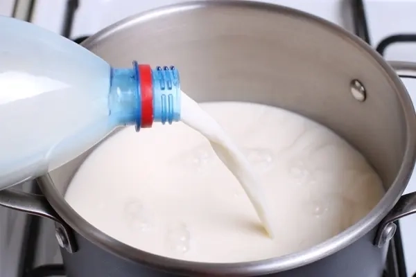 روش‌ های ساده و مطمئن برای تشخیص شیر فاسد و سالم نگه داشتن آن