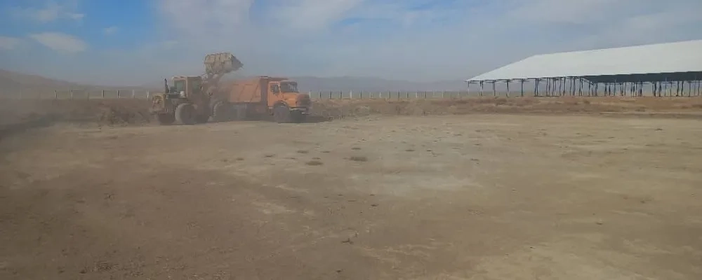 عملیات خاکبرداری سالن گاو شیری شماره 2 در پروژه 6 هزار راسی ملایر