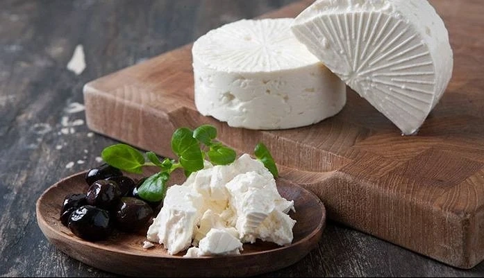 آموزش طرز تهیه پنیر با شیر خشک؛ ساده، سالم و مناسب آشپزی خانگی