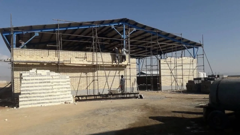 عملیات دیوار چینی ضلع جنوبی آغوزخانه در پروژه 6 هزار راسی ملایر