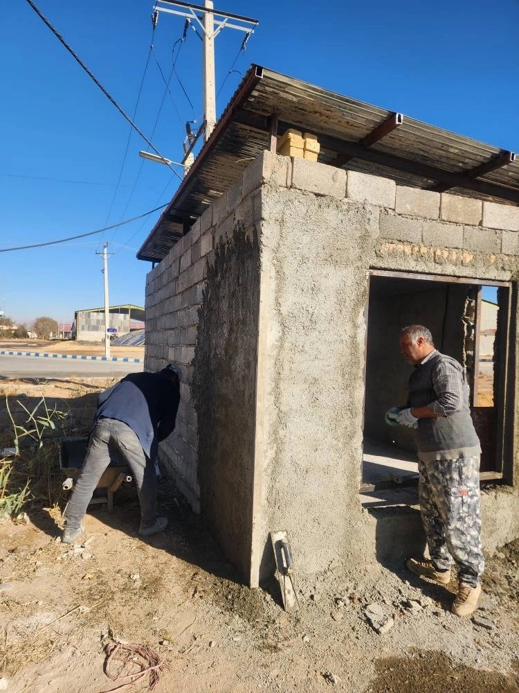 عملیات سیمان‌ کاری اتاق دیزل ژنراتور در شرکت ملاردشیر