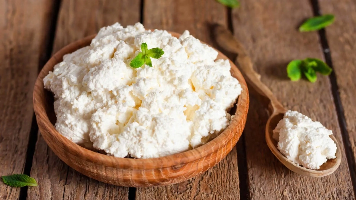 پنیر کوتاژ چیست؟ + خواص و فواید شگفت انگیز پنیر کوتاژ