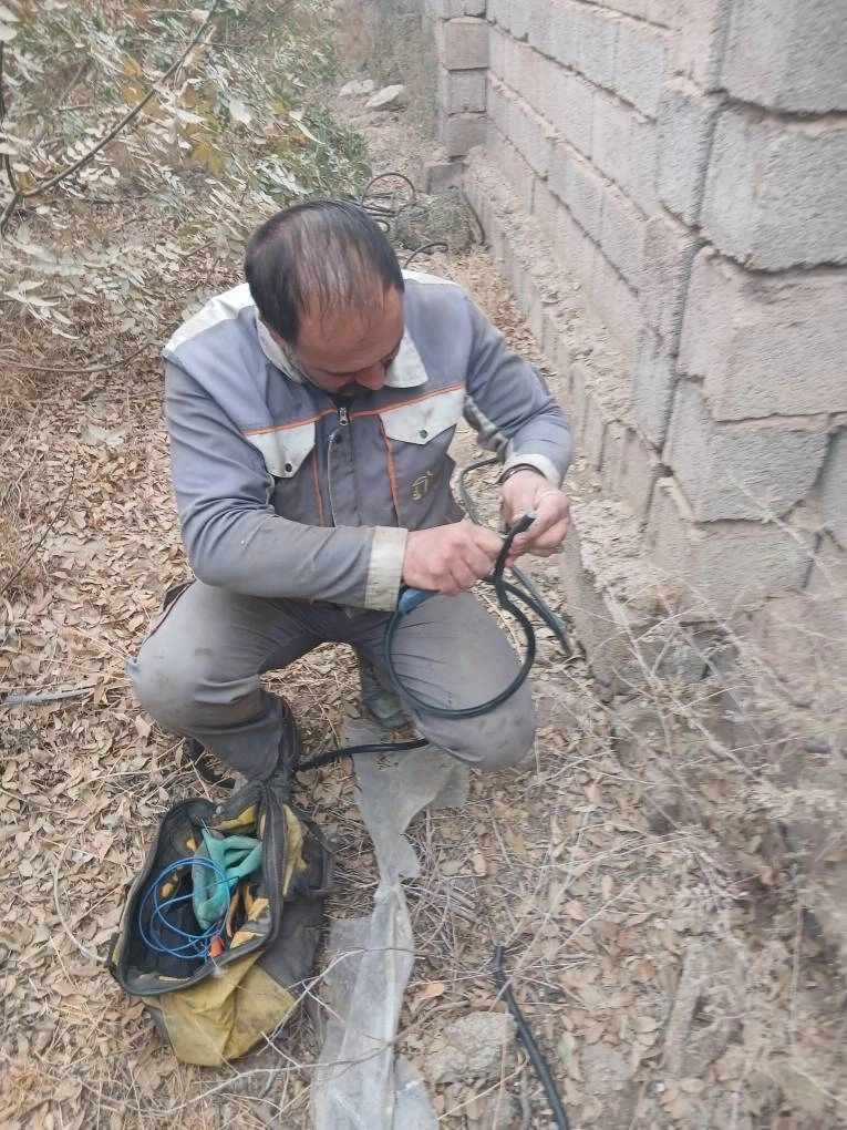 عملیا کابل‌ کشی 350 متری جهت برق‌ رسانی به برجک‌ های تلیسه در شرکت ملاردشیر