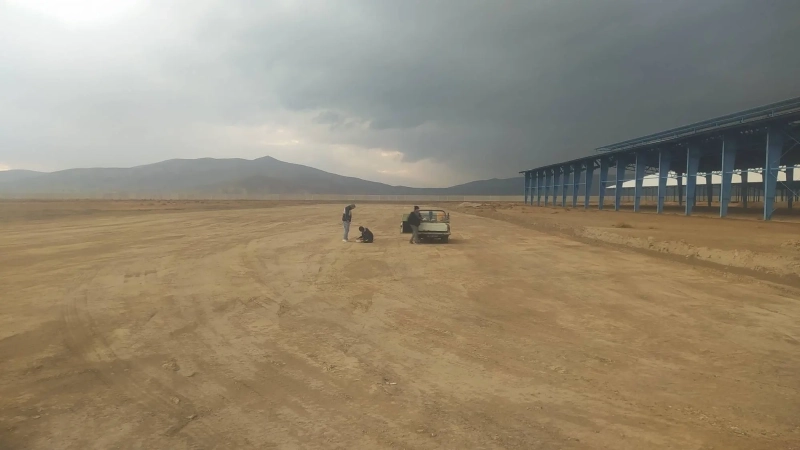 عملیات تست تراکم بستر سالن گاو شیری 2 در پروژه 6 هزار راسی ملایر