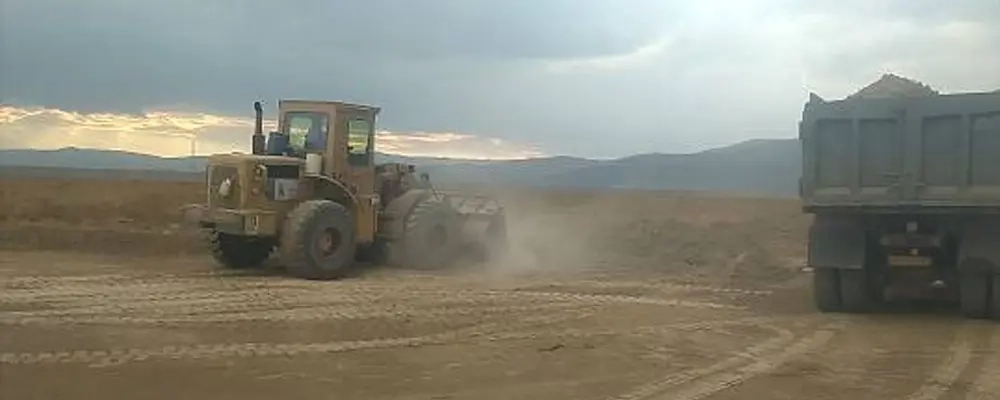 عملیات خاکبرداری بستر سالن های 17 در پروژه 6 هزار راسی ملایر