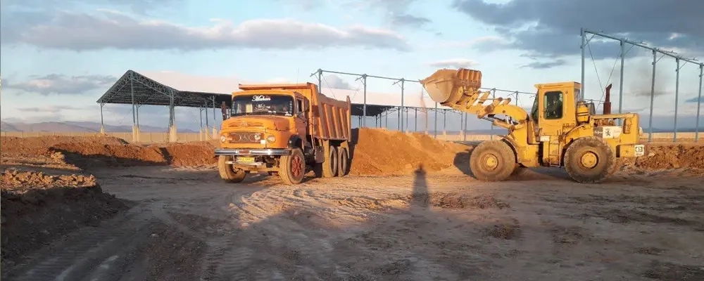 عملیات خاکی سالن های 17 و 20 در پروژه 6 هزار راسی ملایر