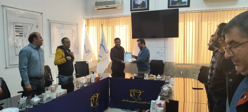 تقدیر و تشکر مدیرعامل ملاردشیر از مجموعه مالی شرکت و اعطای لوح سپاس به کارکنان این حوزه