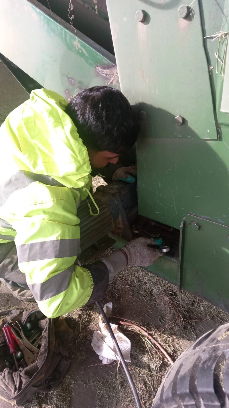 عملیات بهسازی و افزایش راندمان دستگاه یونجه‌ کوب در شرکت ملاردشیر